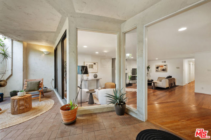 Residential Home in Bel Air - Holmby Hills