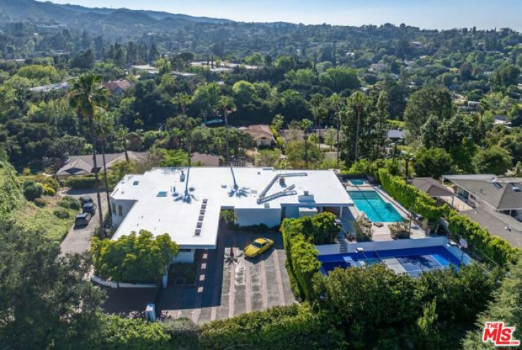 Residential Home in Encino