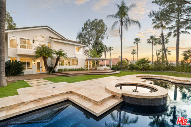 Residential Home in Calabasas
