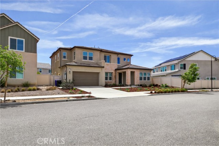 Residential Home in Skyline Ranch