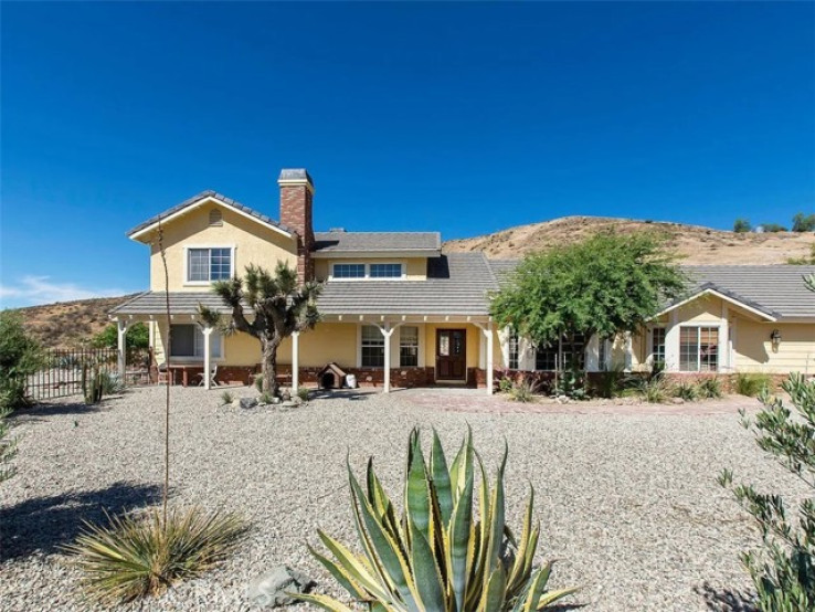 4 Bed Home for Sale in Agua Dulce, California