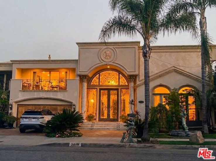 Residential Home in Bel Air - Holmby Hills