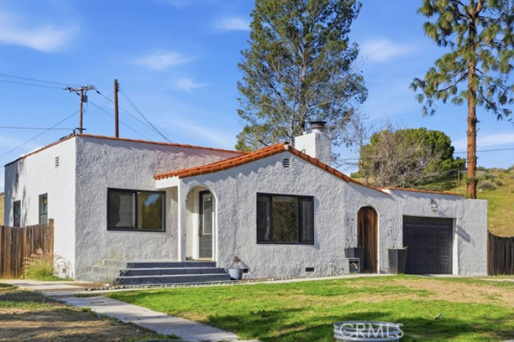 Residential Home in Canyon Country