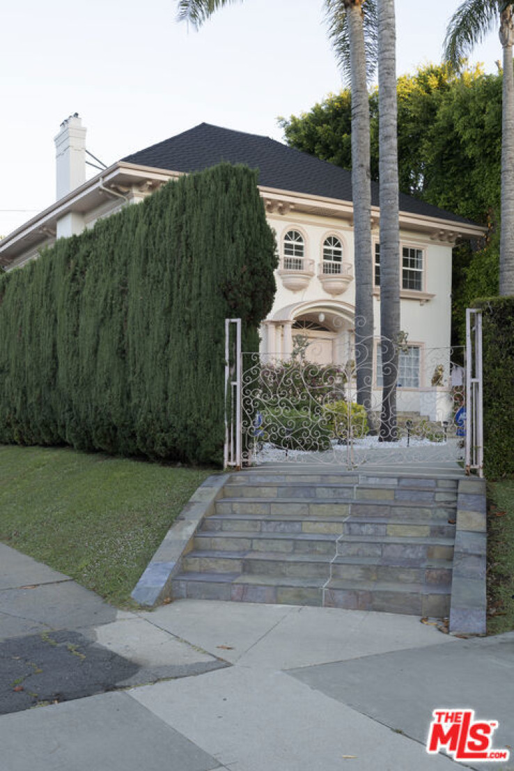 5 Bed Home for Sale in Los Angeles, California