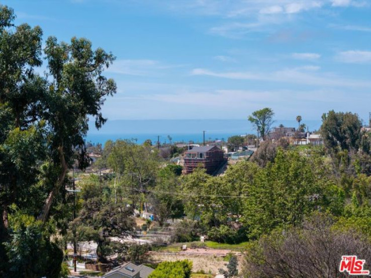 Land in Pacific Palisades