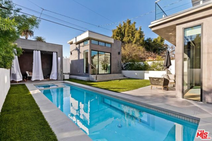 6 Bed Home for Sale in Los Angeles, California