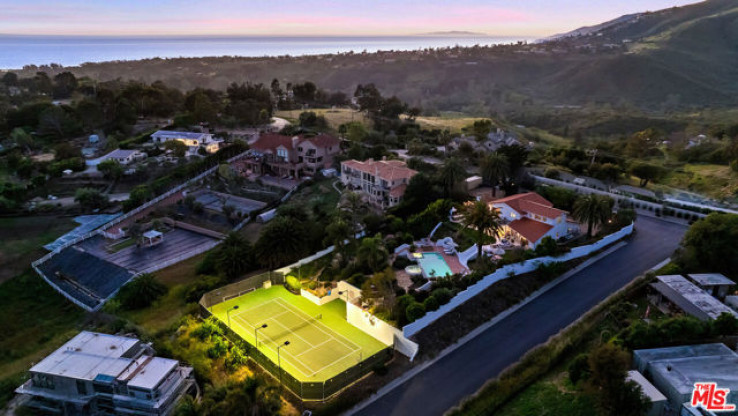 4 Bed Home for Sale in Malibu, California
