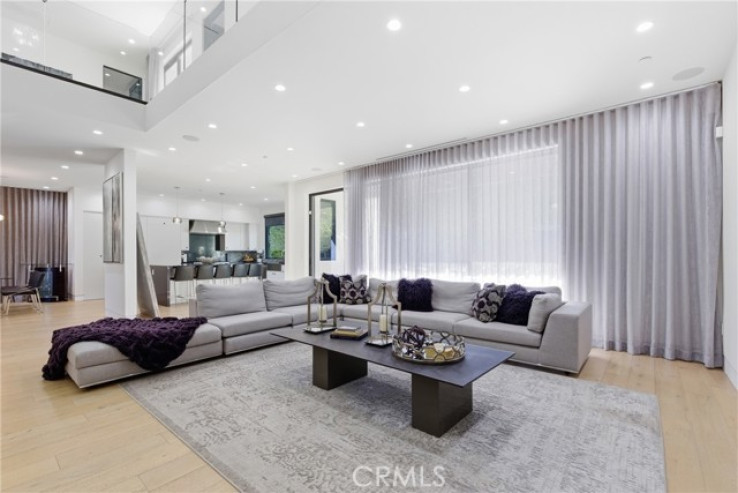 6 Bed Home for Sale in Sherman Oaks, California