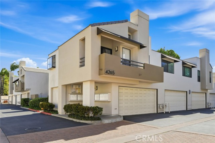 2 Bed Home for Sale in Calabasas, California