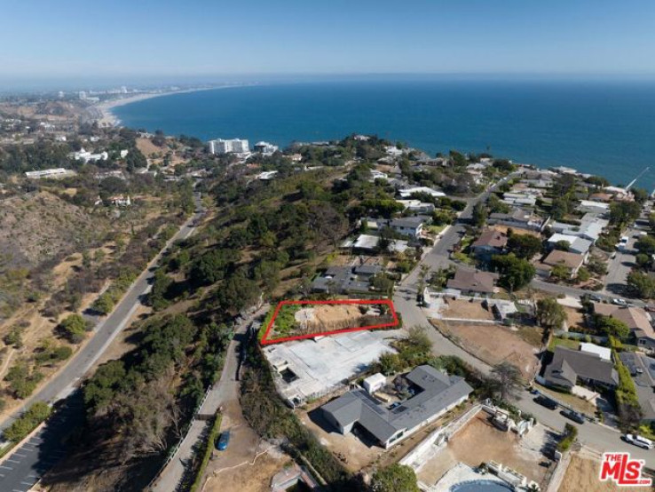 Land in Pacific Palisades