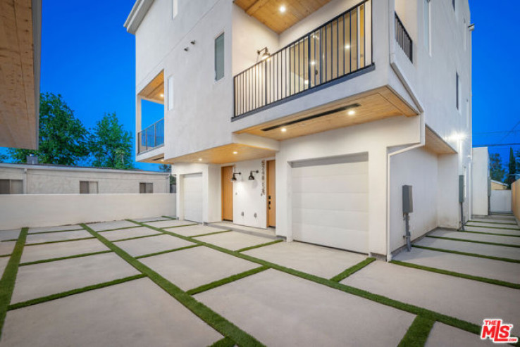  Income Home for Sale in North Hollywood, California