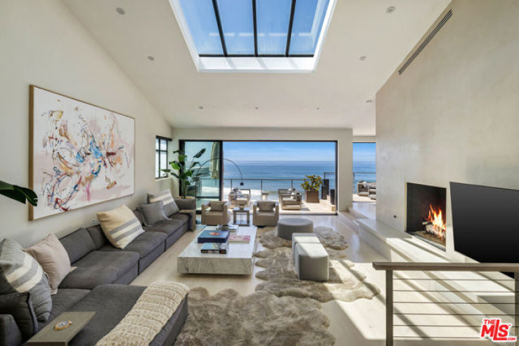 Residential Home in Malibu Beach