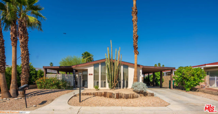 Residential Home in North Palm Desert
