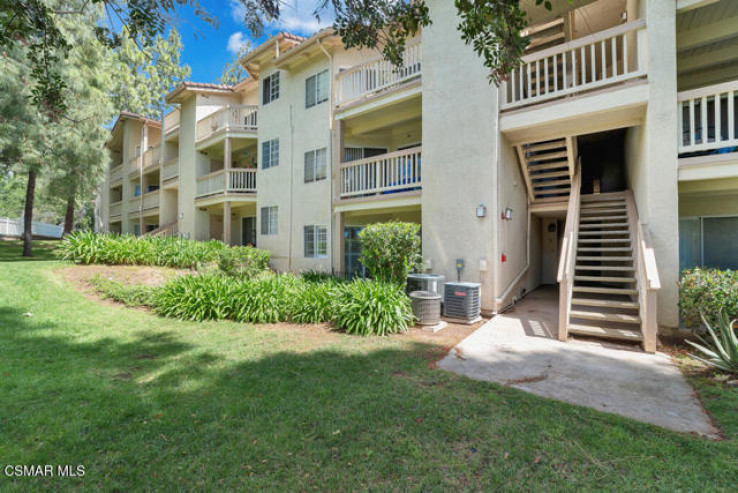 1 Bed Home for Sale in Oak Park, California