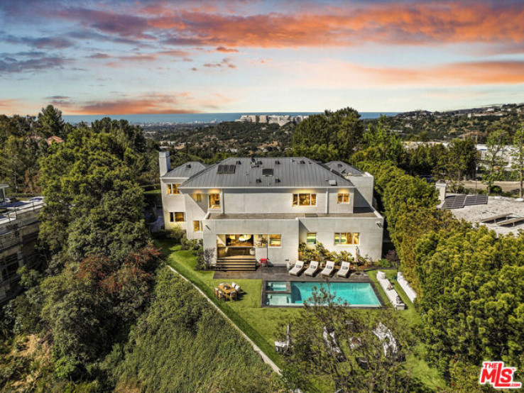 5 Bed Home for Sale in Los Angeles, California