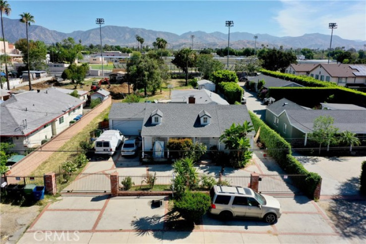 6 Bed Home for Sale in San Fernando, California