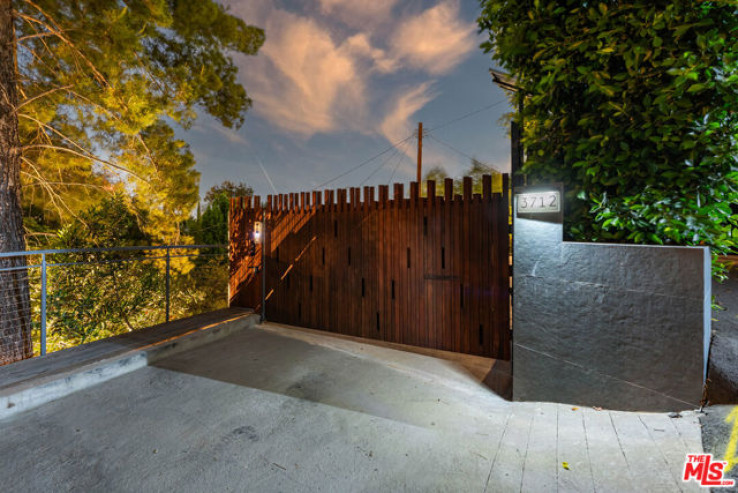 Residential Home in Sunset Strip - Hollywood Hills West