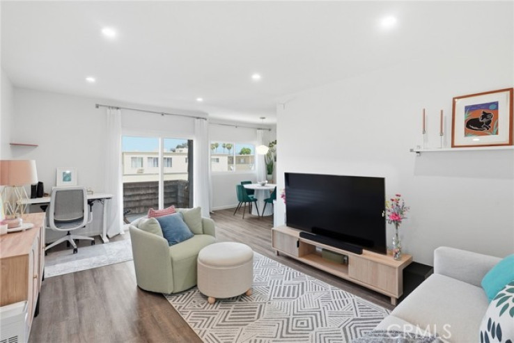 1 Bed Home for Sale in Encino, California