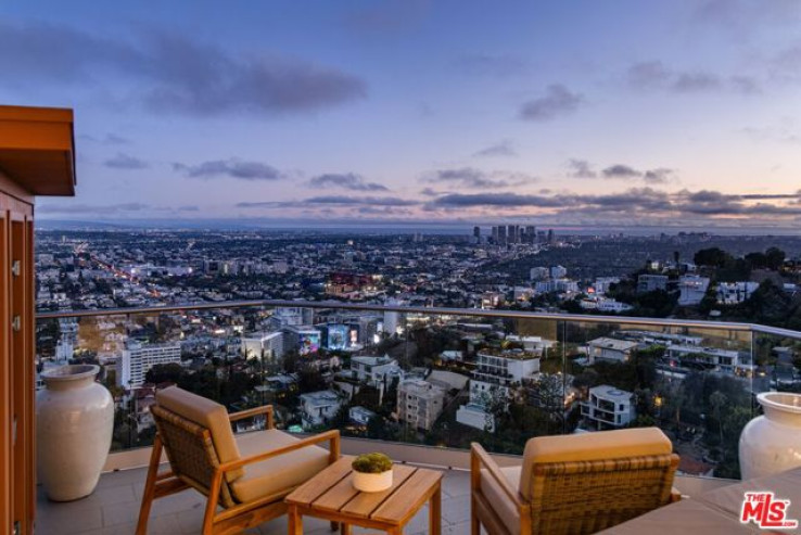 Residential Home in Sunset Strip - Hollywood Hills West