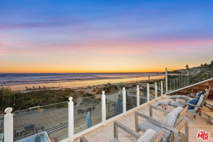 Residential Home in Malibu Beach