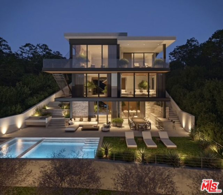 Land in Pacific Palisades
