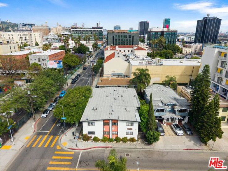 Residential Income in Hollywood