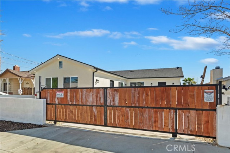 7 Bed Home for Sale in Palmdale, California