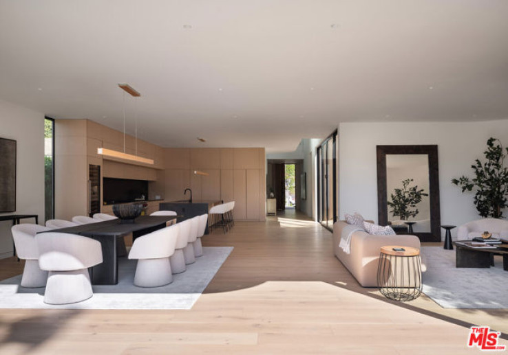 6 Bed Home for Sale in Encino, California