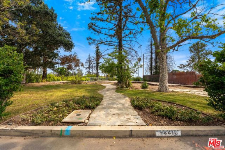 Land in Pacific Palisades