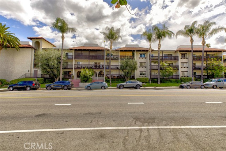 2 Bed Home for Sale in Encino, California