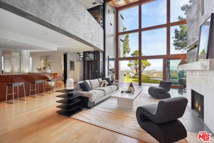 Residential Home in Bel Air - Holmby Hills