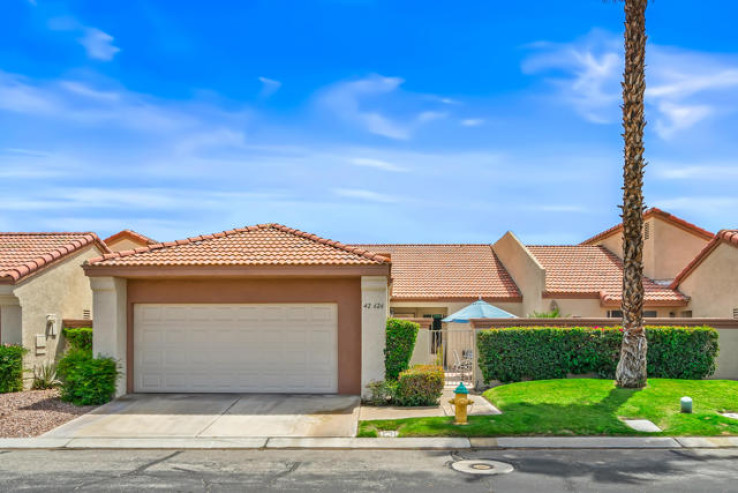 Residential Home in East Palm Desert