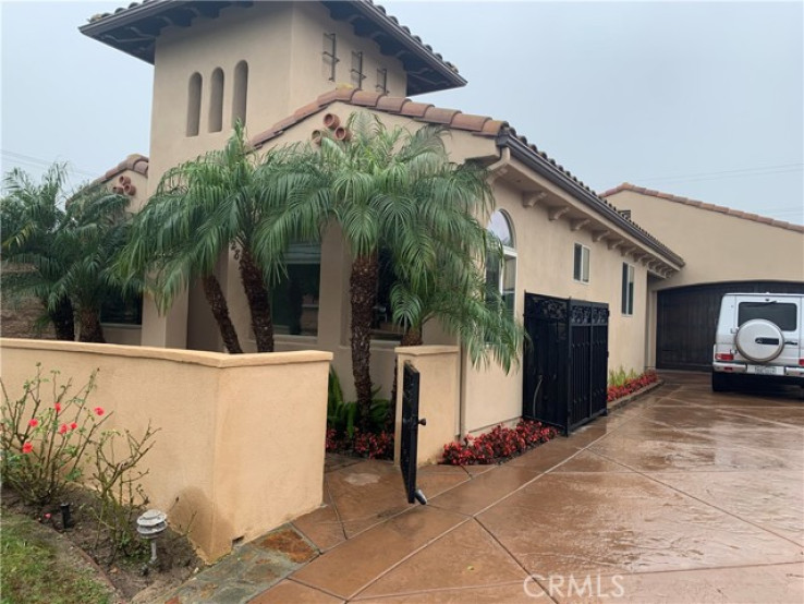 4 Bed Home for Sale in Costa Mesa, California
