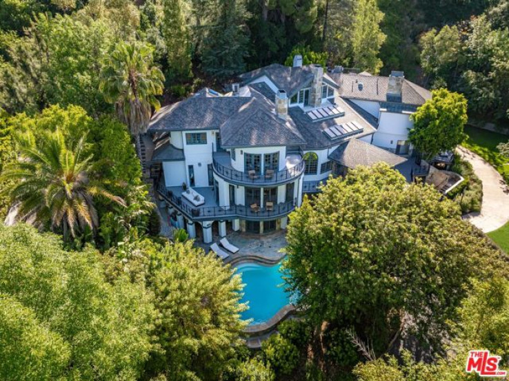 6 Bed Home for Sale in Encino, California