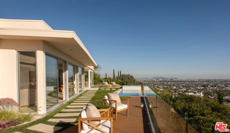 Residential Home in Sunset Strip - Hollywood Hills West