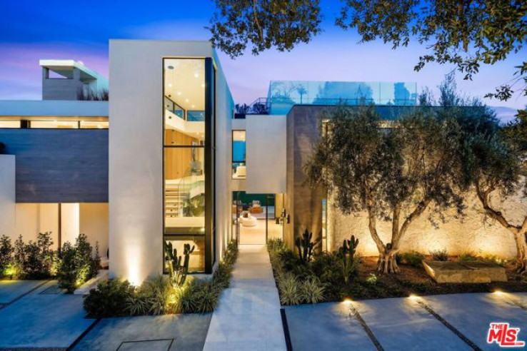 6 Bed Home for Sale in Los Angeles, California