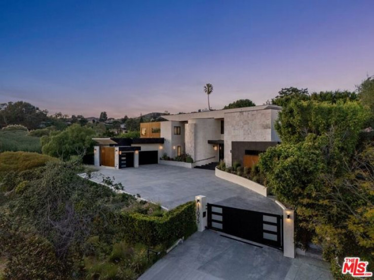5 Bed Home for Sale in Los Angeles, California