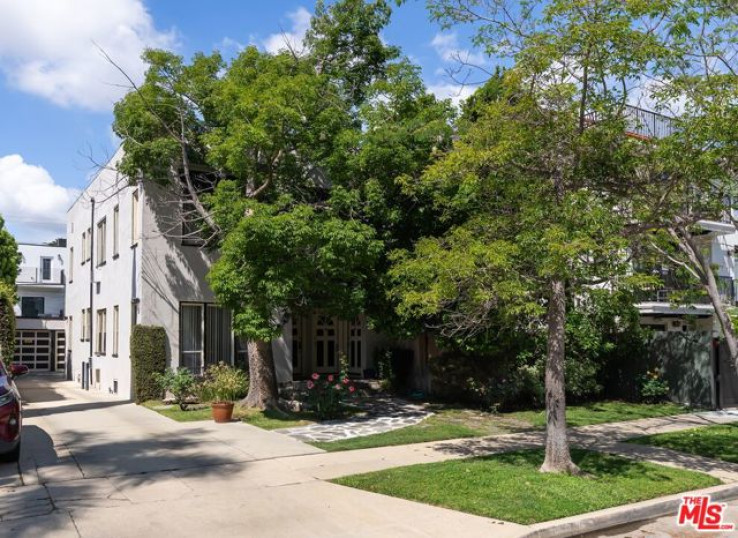Residential Income in Hollywood