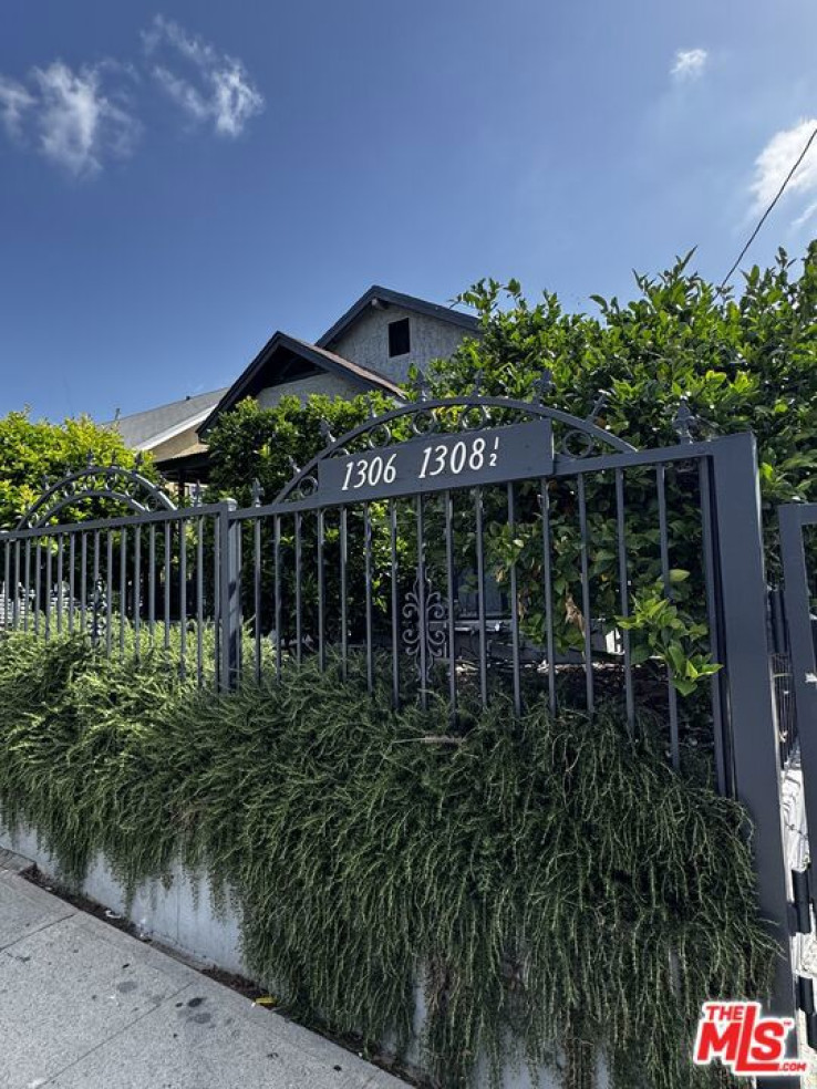 Commercial Sale in Los Feliz