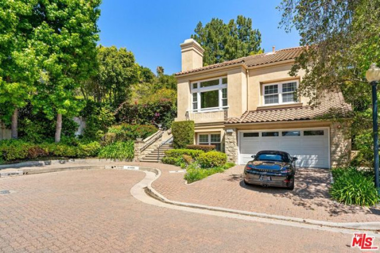 Residential Home in Bel Air - Holmby Hills
