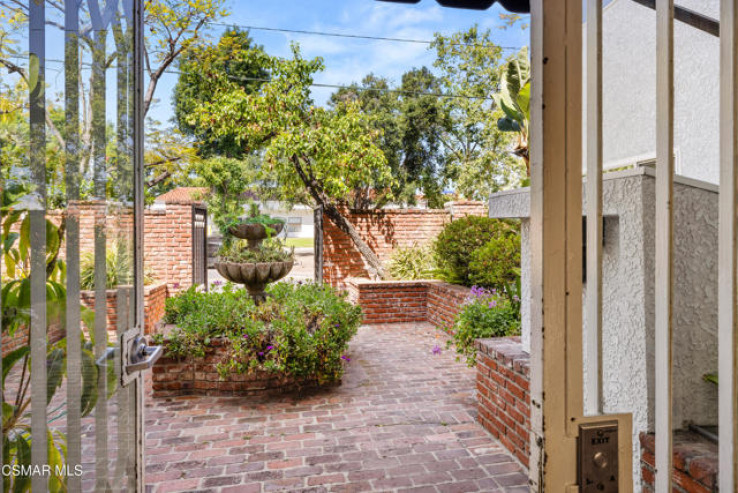 Residential Home in Encino