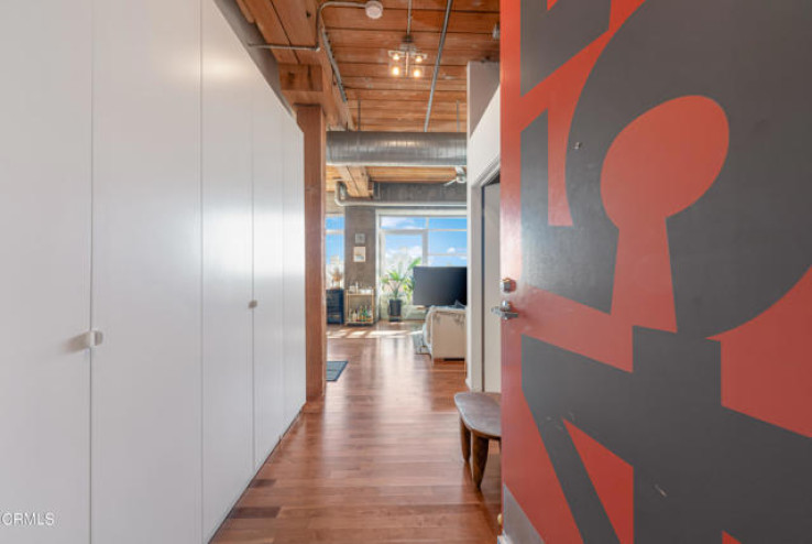 1 Bed Home for Sale in Los Angeles, California