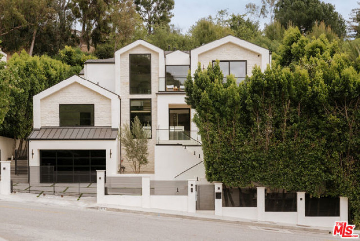 5 Bed Home for Sale in Beverly Hills, California