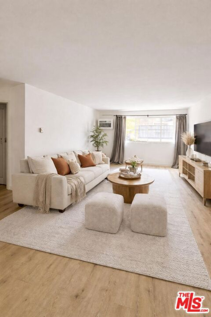 1 Bed Home for Sale in Los Angeles, California