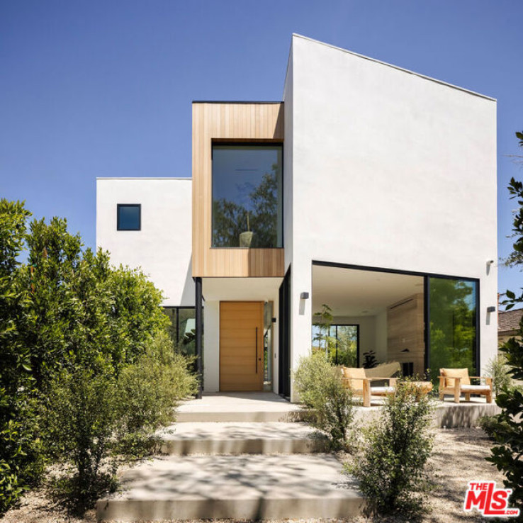 5 Bed Home for Sale in Los Angeles, California