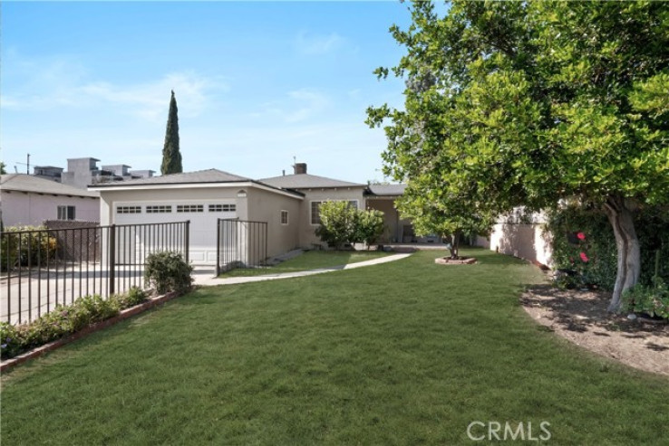 Residential Home in North Hollywood