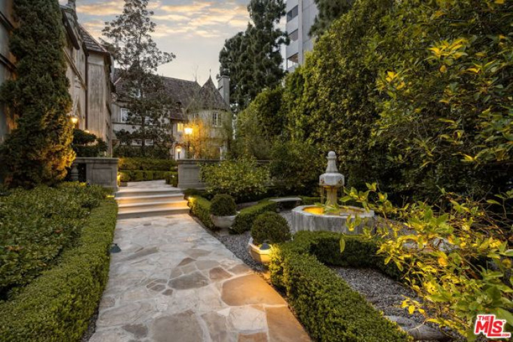 2 Bed Home for Sale in Los Angeles, California