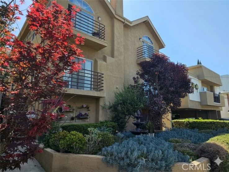 Residential Home in Hollywood