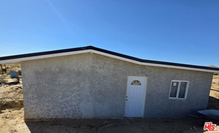 1 Bed Home for Sale in Mojave, California
