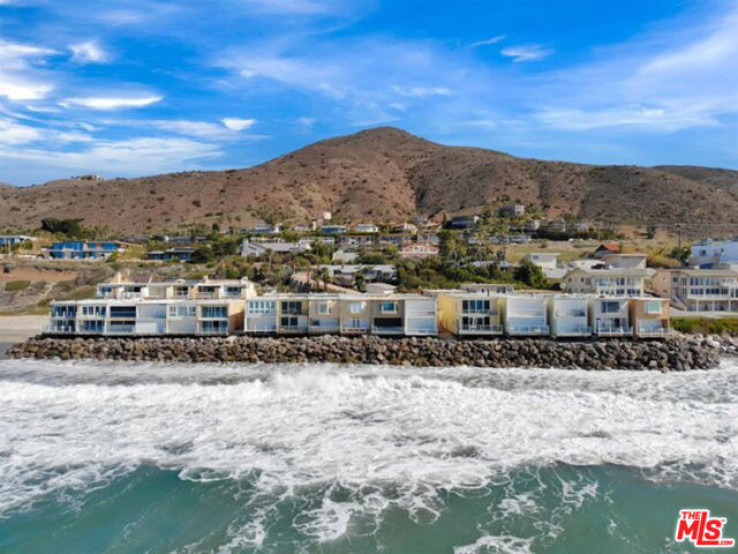 Residential Home in Malibu Beach